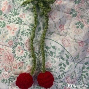 Vibrant Red and Green Shoulder Bag charm